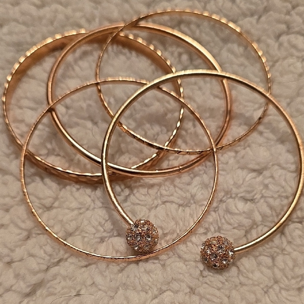 Elegant Gold-Tone Bangle Set